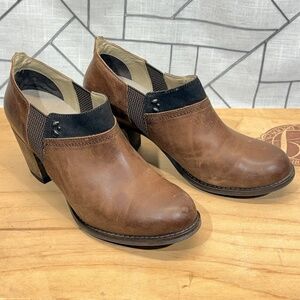 OLUKAI‎ WOMEN'S HO'OU'I Leather Heeled Booties Brown Size 8.5